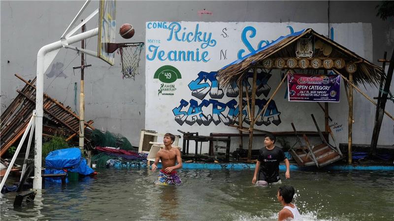 Wetterchaos auf den Philippinen - 280.000 Menschen obdachlos Seit einer Woche haben die Philippinen mit Überschwemmungen zu kämpfen.