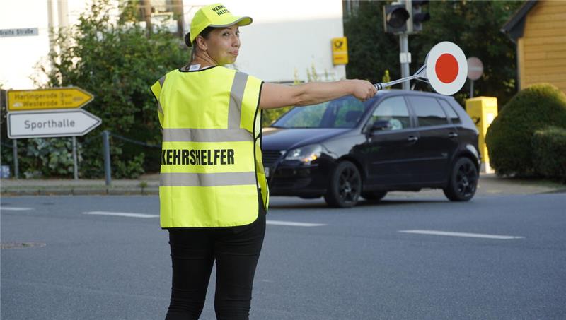 Seit fast zwei Jahren leisten in Bad Harzburg Freiwillige Lotsendienst vor den Grundschulen.