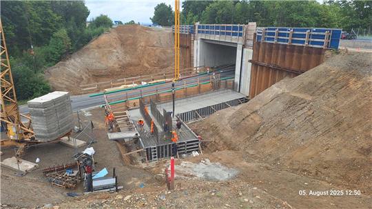 Seit gut einem Jahr erneuert die Autobahn GmbH die Brücke bei Harlingerode.