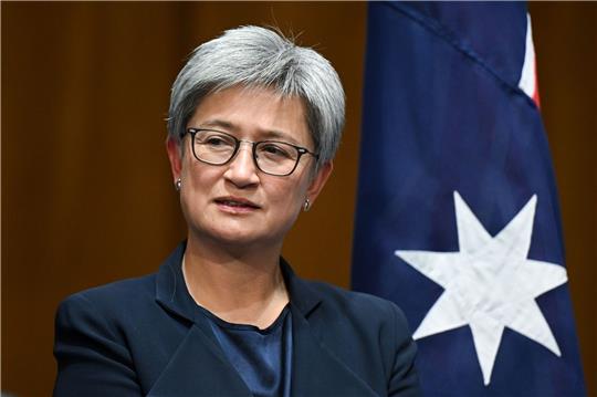 Seit mehr als 100 Tagen ist Krieg im Gazastreifen. Die australische Außenministerin Penny Wong hat nun eine dauerhafte Waffenruhe gefordert.