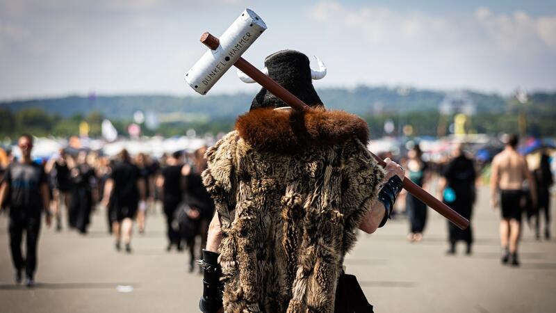 Zehntausende Gothic-Fans feiern beim M’era Luna-Festival Seit mehr als 20 Jahren gibt es das M’era Luna-Festival.