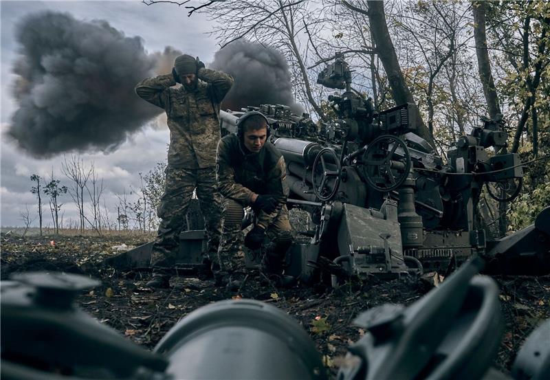 Seit nunmehr acht Monaten stellt sich die Ukraine dem russischen Militär entgegen - wobei die Kreml-Truppen nach britischer Einschätzung zunehmend hohe Risiken eingehen müssen. (Archivbild)