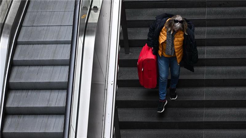 Seit rund vier Wochen stehen viele Rolltreppen am Berliner Hauptbahnhof und anderen deutschen Bahnhöfen still. (Archivbild)