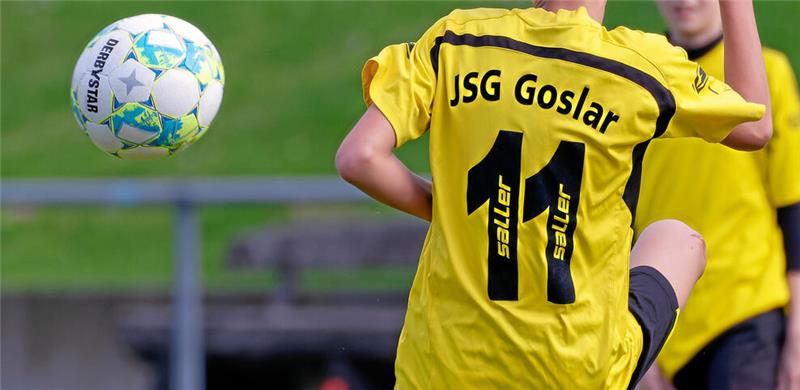 Vorzeitiges Saisonende für JSG und SC 18 Selbst elf Spieler hat die JSG Goslar in der vorigen Saison bei den C-Junioren nicht immer im Landesliga-Kader. Als Konsequenz konzentriert sich die Spielgemeinschaft nun auf die Zweite in der Kreisliga und löst die CI faktisch auf. Foto: Archiv