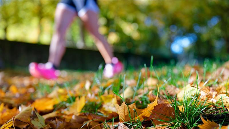 Vorsätze der Deutschen: Mehr Zeit mit Familie und Freunden Selbst junge Leute wollen im kommenden Jahr sportlicher durch den Alltag kommen. (Symbolbild)