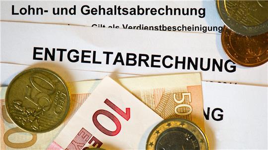 Selbst wer nur Mindestlohn verdient, hat einer Studie zufolge bei einem Vollzeitjob mehr Geld als im Bürgergeld. (Symbolbild)