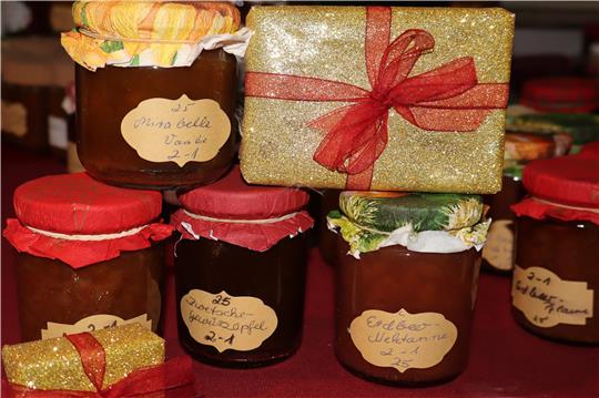 Gläser mit Marmelade