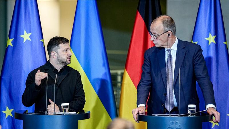 Europäer bieten Schutztruppe für Ukraine an Selenskyj und Merz traten am Abend gemeinsam vor die Presse.
