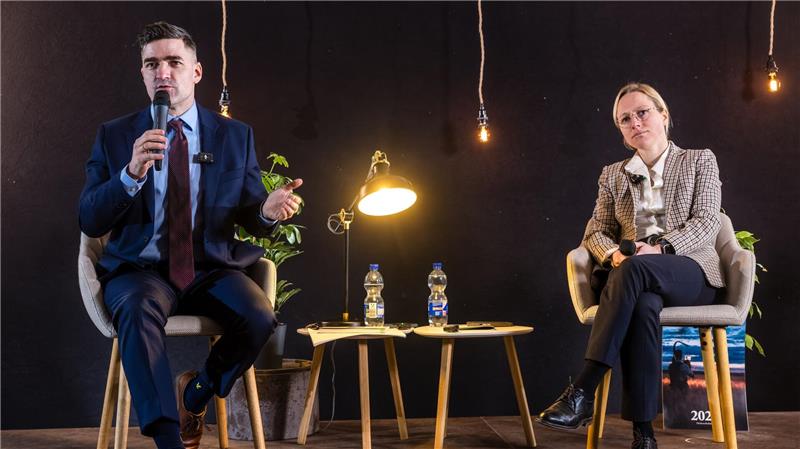 Sellner: AfD zwischen Abgrenzung und Nähe Sellner und AfD-Politikerin Lena Kotré diskutieren über sogenannte Remigration. Kotré machte vorab Werbung für das Treffen in Brandenburg. (Archivbild)