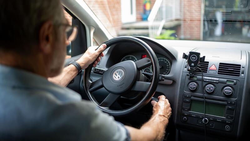 Wenn Senioren für Abgabe ihres Führerscheins belohnt werden Senioren könenn ihren Führerschein freiwillig abgeben. (Archivbild)