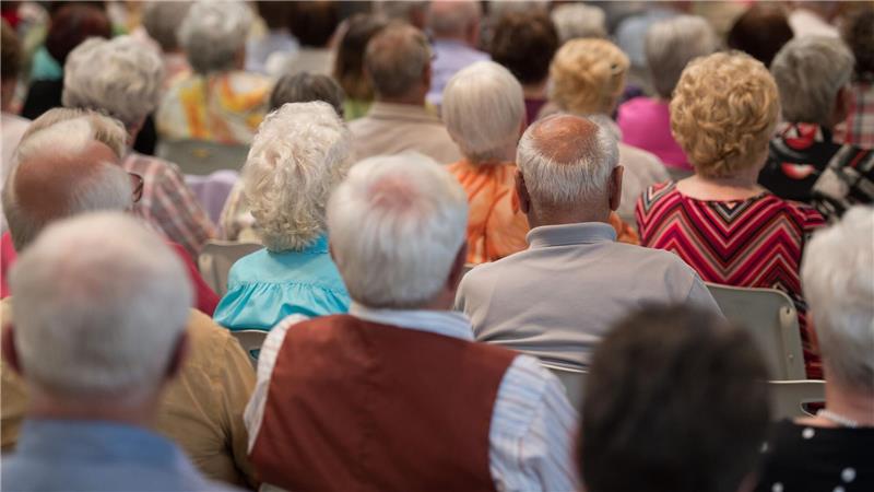 Koalition trotz Streit zuversichtlich bei Rente Seniorinnen und Senioren - der Bundestag lieferte sich einen Schlagabtausch über die Rente.