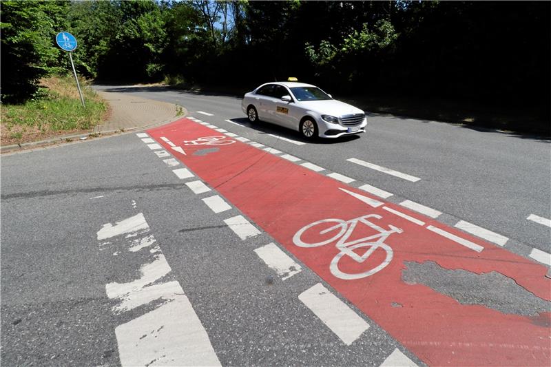 So kann das Radfahren sicherer werden Separate Fahrspuren für Radfahrer, wie hier in der Wolfshagener Straße, schlägt Christoph Brandes in seiner Masterarbeit für alle Stadtteile in Langelsheim vor. Fotos: Kühlewind