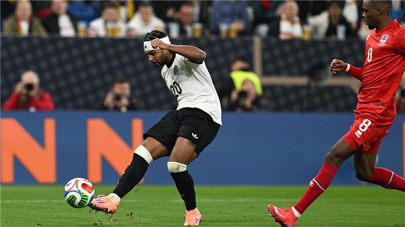 Die deutsche Fußball-Nationalmannschaft in der Einzelkritik Serge Gnabry krönt seine Leistung mit dem Treffer zum 3:0.