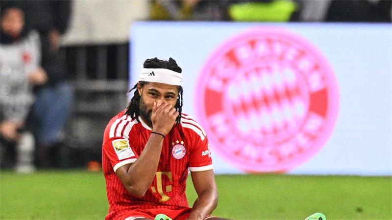 Bitter für Bayern: Saibari, Gnabry und Olise vorzeitig raus Serge Gnabry muss früh ausgewechselt werden.