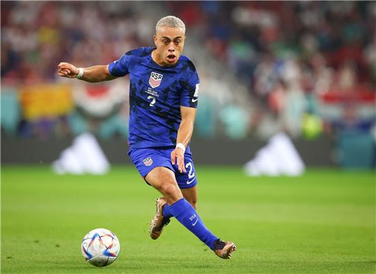 Sergiño Dest tritt beim Turnier in Katar als zuverlässiger Verteidiger für die USA auf.