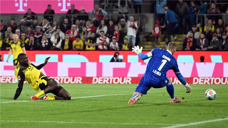 Serhou Guirassy (l) schoss den BVB in Führung.