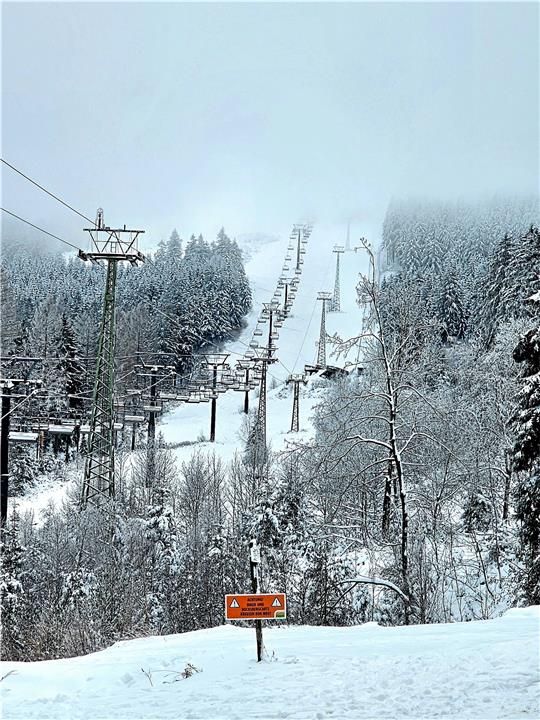 Sessellift und Seilbahn am Hahnenkleer Bocksberg stehen wegen Revision noch bis Heiligabend still. Foto: Sowa