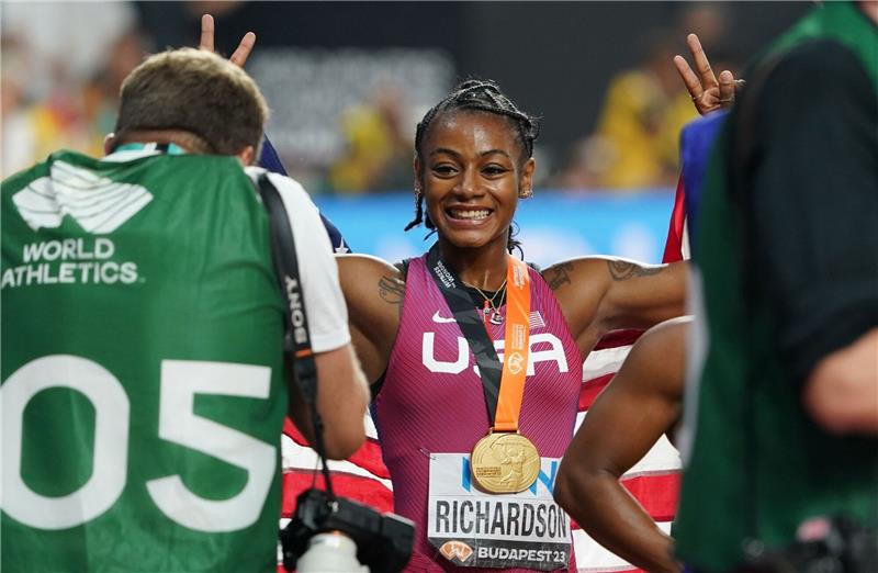 Richardson 100-Meter-Weltmeisterin: „Ich bin der Champion” Sha'carri Richardson aus den USA gewinnt die 100 Meter bei der WM in Budapest in 10,65 Sekunden.