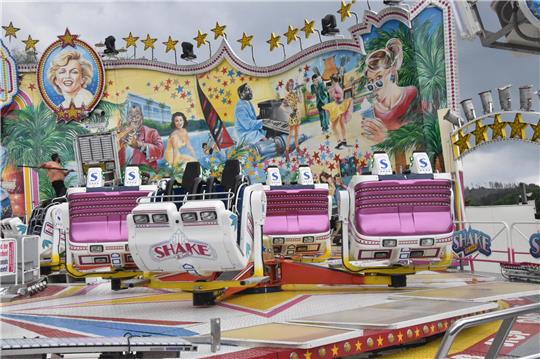 Shake – Der Name ist hier Programm. Auf dem Goslarer Schützenfest bieten die einzelnen Fachgeschäfte eine Menge Spaß für Groß und Klein. Foto: Krüger