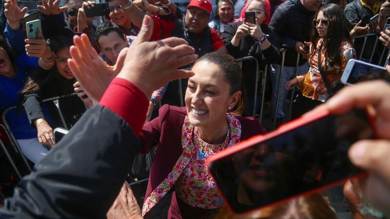 Mexikos Mega-Wahl: Zwei Frauen kämpfen um das Präsidentenamt Sheinbaum gilt als Favoritin für die Präsidentenwahl.