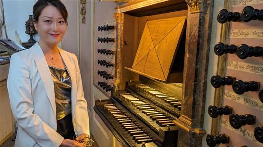 Shin-Young Lee begeisterte ihre Zuhörer an der Treutmann-Orgel.