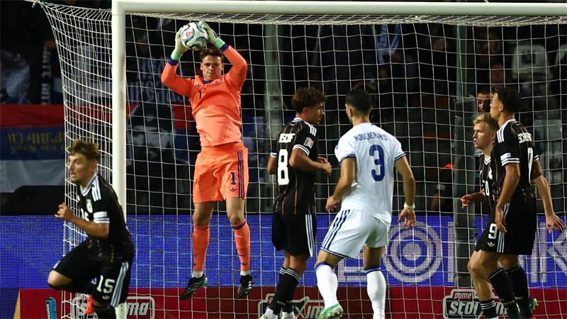 DFB-Team knackt das Griechen-Bollwerk wieder nicht Sicherer Rückhalt mit starkem Reflex zu Beginn: Jonas Urbig.
