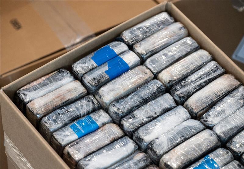 Sichergestelltes Kokain wird bei der Pressekonferenz des Bundeskriminalamtes (BKA) zur Rauschgiftkriminalität gezeigt.