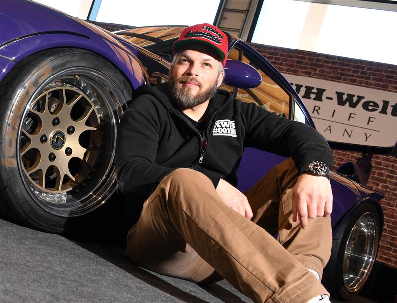 Crash mit Super-Porsche: Rennreifen falsch eingeschätzt? Sidney Hoffmann, einer der bekanntesten Auto-Experten Deutschlands, warnt vor Selbstüberschätzung. Foto: dpa