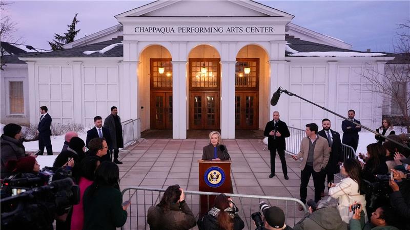 Ex-Präsident Clinton sagt vor US-Kongress zu Epstein aus Sie habe Epstein nie getroffen - sagt die ehemalige Außenministerin Hillary Clinton nach ihrer Befragung vor Journalisten.