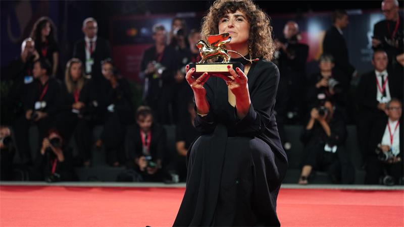 Sie ist die achte Frau, die den Goldenen Löwen in der Geschichte der Filmfestspiele gewinnt: May el-Toukhy.