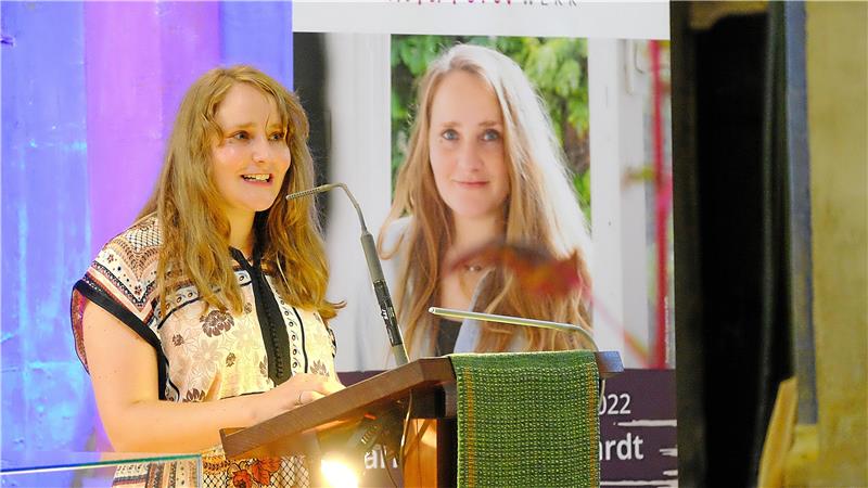 Goslars Wortwerkerin rückt Literatur ins Licht Sie ist die erste Wortwerkerin der Stiftung Maria in horto und Goslars erste Stadtschreiberin: Marie-Luise Eberhardt, 1989 in Weimar geboren. Sie ist eine Frau des Wortes und dazu eingeladen, vier Monate ihre Kreativität in der Kaiserstadt auszuleben. Fotos: Zietz