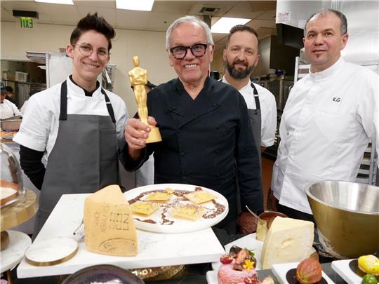 Sie kochen für die Stars: Wolfgang Puck und sein Team.