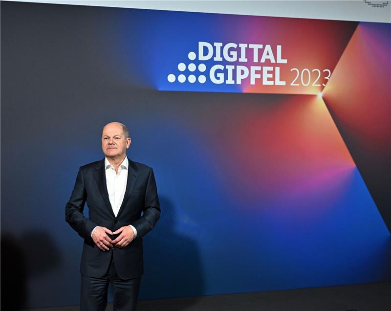 Bundeskanzler wegen Chipfabriken-Subvention „zuversichtlich” «Sie sehen mich jetzt hier nicht als einen Menschen ohne Zuversicht»: Bundeskanzler Olaf Scholz beim Digital-Gipfel in Jena.