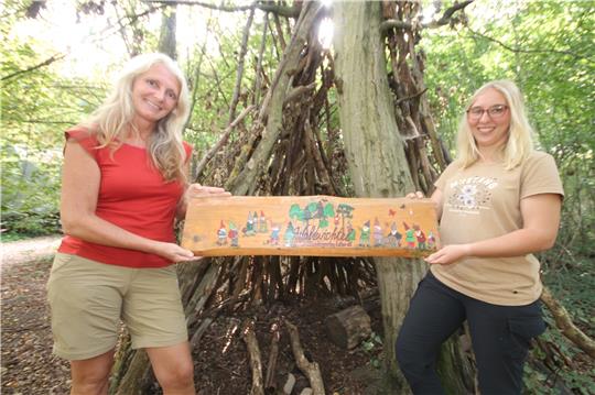 Sie sind das neue Erzieherinnen-Team im Waldkindergarten Lutter am Haringer Berg: Peggy Schneider (li.) und die neue Leiterin der Einrichtung Tina Wendt. Foto: Gereke