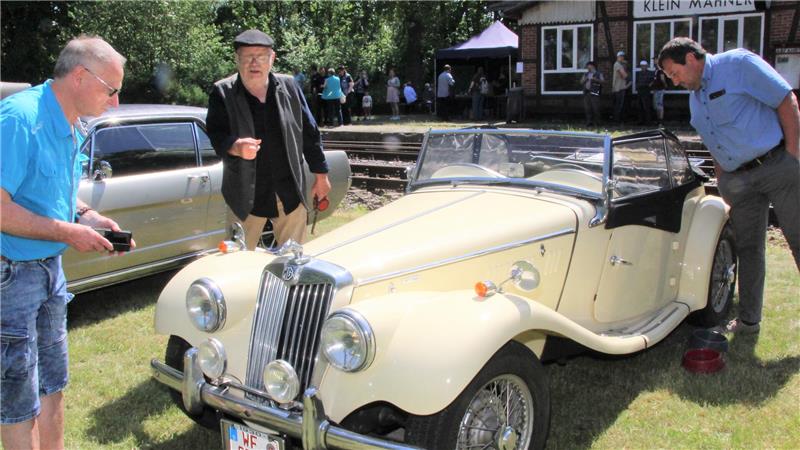 Oldtimer auf Straße und Schiene kommen zum Museumsbahnhof Sie sind die Schätze der Landstraße: Beim 4. Straßenoldtimertreffen in Klein Mahner werden die Herzen von Oldtimer-Freunde höherschlagen.