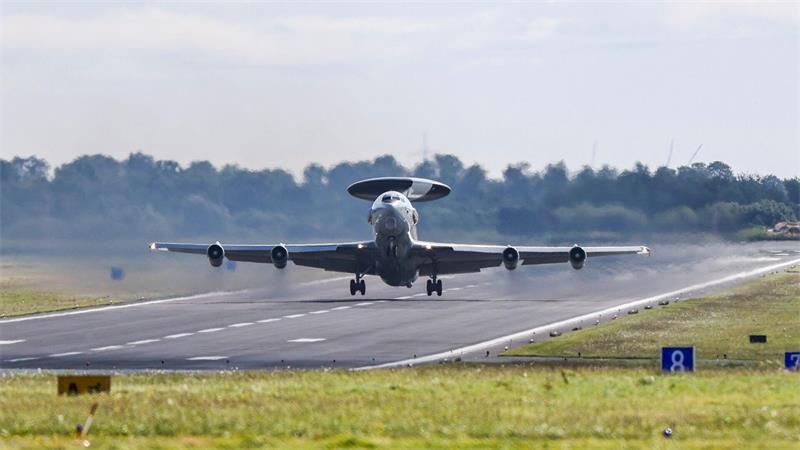 Sie sollen ersetzt werden: Aufklärungsflugzeuge vom Typ Awacs. (Archivbild)