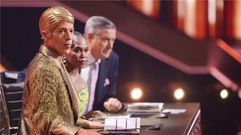 Komiker Simon Gosejohann ist bei „Let’s Dance“ raus Sie urteilen jede Woche über die Tänze in der Show: Jorge Gonzalez (l-r), Motsi Mabuse und Joachim Llambi. (Archivbild)