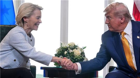Sie vereinbarten im vergangenen Sommer den Zolldeal: EU-Kommissionspräsidentin Ursula von der Leyen und US-Präsident Donald Trump. (Archivbild)