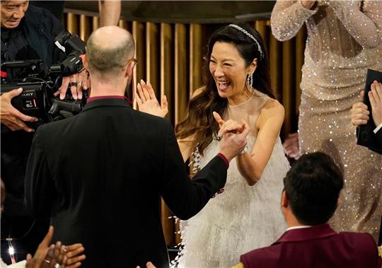 Sie war die große Favoritin: Michelle Yeoh gewinnt einen Oscar als beste Hauptdarstellerin.