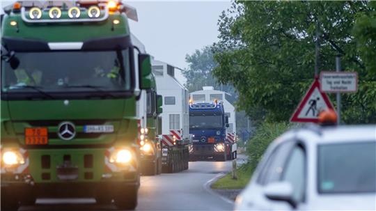 Sieben Behälter wurden zum Zwischenlager in Brokdorf gebracht.