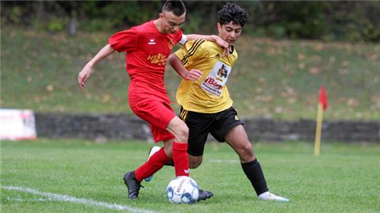 Sieben Fußballer des VfL Oker, die zuvor in der Spielgemeinschaft mit dem SC 18 Harlingerode (l.) aktiv waren, wechseln in den Nachbarort.