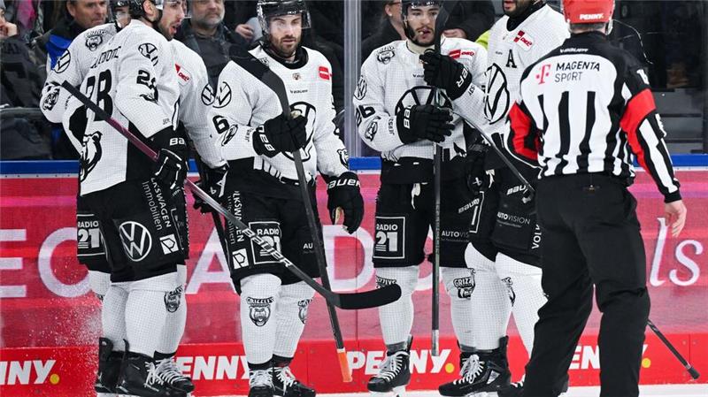 Nach zehn Niederlagen: Wolfsburg gewinnt Eishockey-Nordduell Sieger im Nordduell: Die Grizzlys Wolfsburg aus der Deutschen Eishockey Liga.