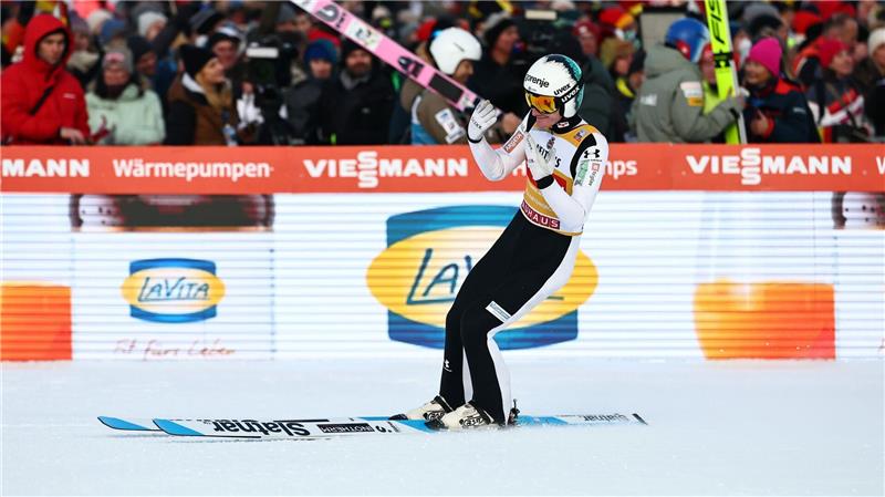 Siegt souverän in Garmisch: Domen Prevc.