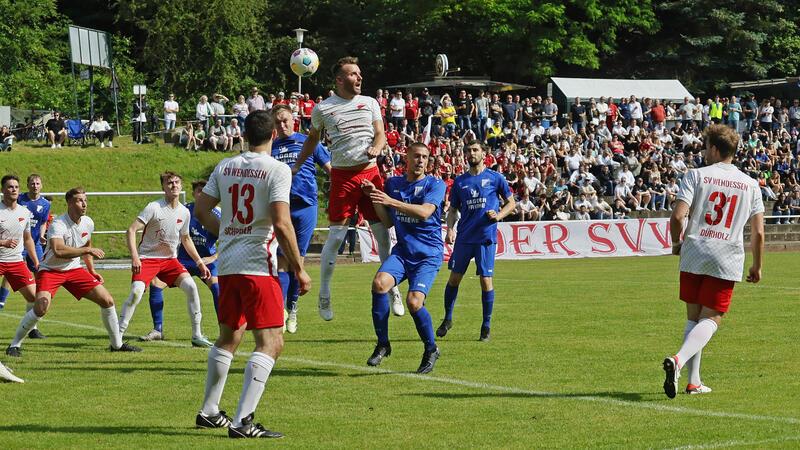 Ein ungerechtes Fußballfest und ein GAU in der Heide Sieht richtig nach großem Fußball aus: Die FG Vienenburg und der SV Wendessen spielen in Gebhardshagen vor toller Kulisse.