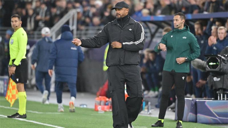 Sieht sein Team nicht weit von Topform entfernt: Bayern-Trainer Kompany (Archivbild)