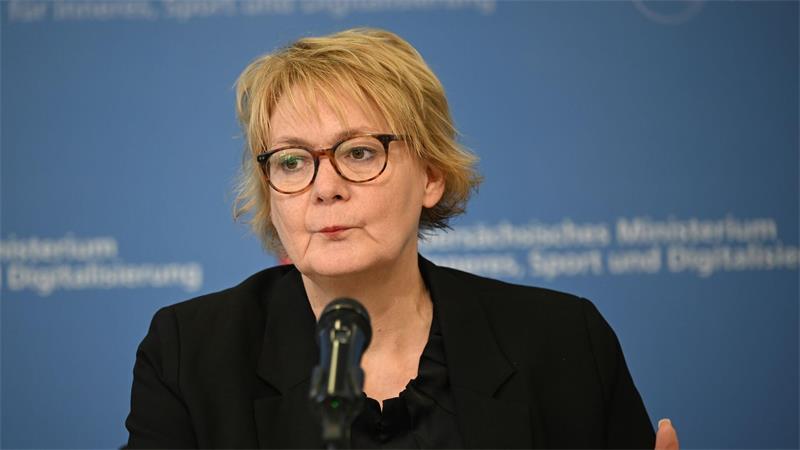 Sieht vor dem Derby zwischen Eintracht Braunschweig und Hannover 96 die Vereine und die Fans in der Pflicht: Niedersachsens Innenministerin Daniela Behrens. (Archivbild)