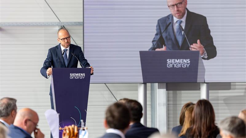 Dax-Konzernchef: Deutschland wird besonders stark attackiert Siemens-Energy-Chef Bruch: „Wir brauchen einen zivilen Operationsplan.“ (Archivbild)