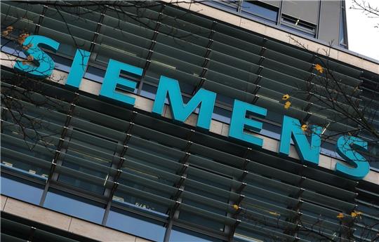 Siemens geht für das Geschäftsjahr 2023/24 von einem weiteren Umsatz- und Gewinnplus aus.
