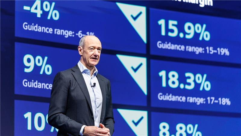 Siemens hat unter Konzernchef Roland Busch das dritte Jahr in Folge mit einem Rekordgewinn beendet.