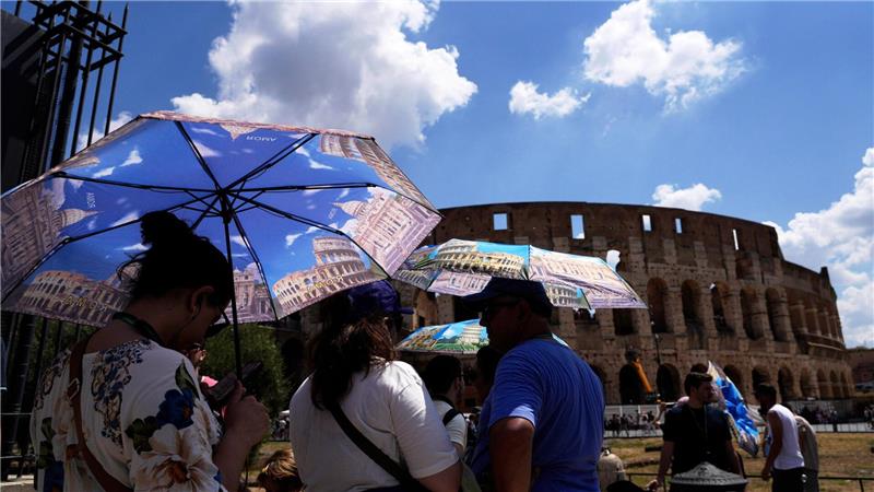 Sightseeing in Italiens Hauptstadt besser mit (Sonnen-)Schirm
